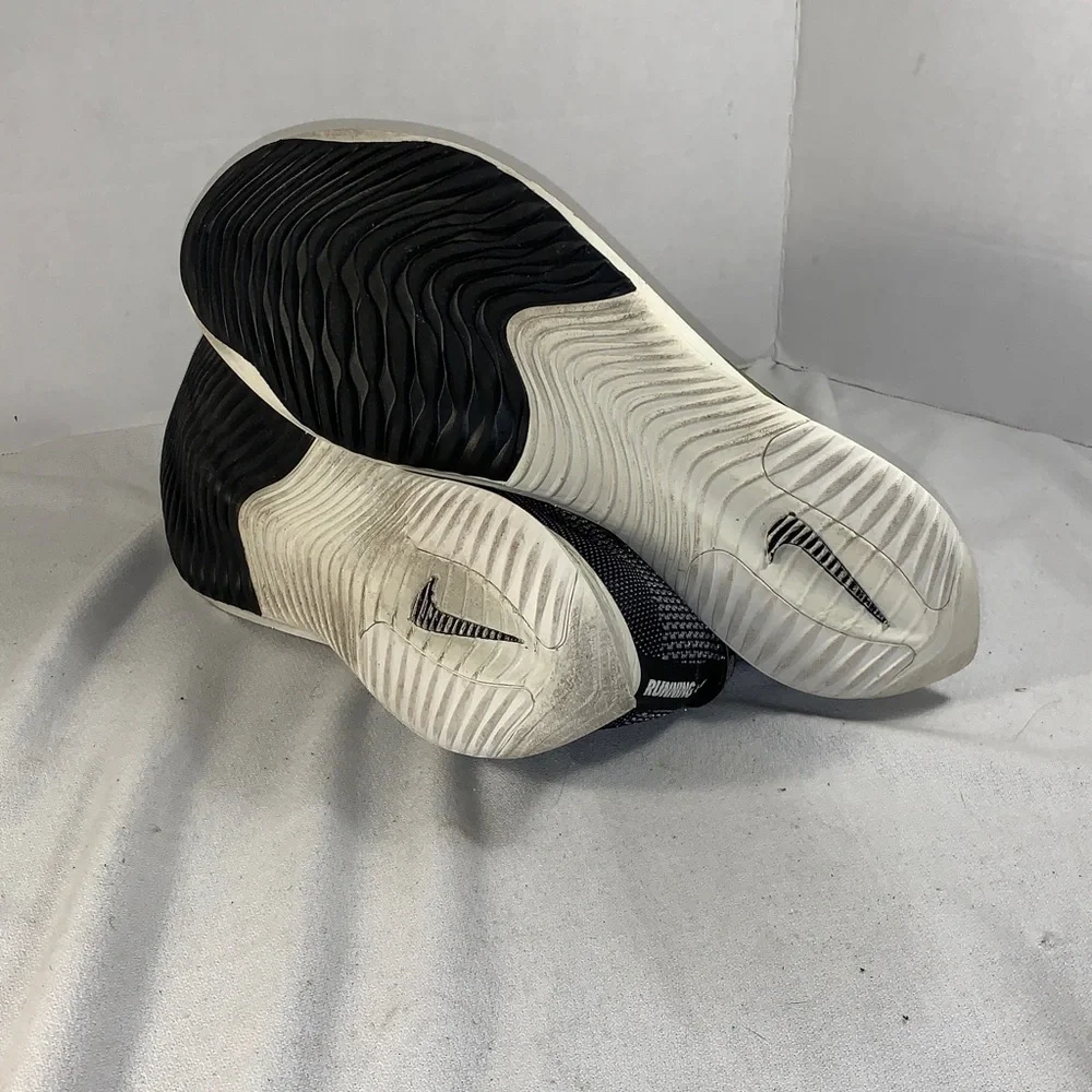 Nike Mens Streakfly Black/Metallic Gold Performance Running Shoes